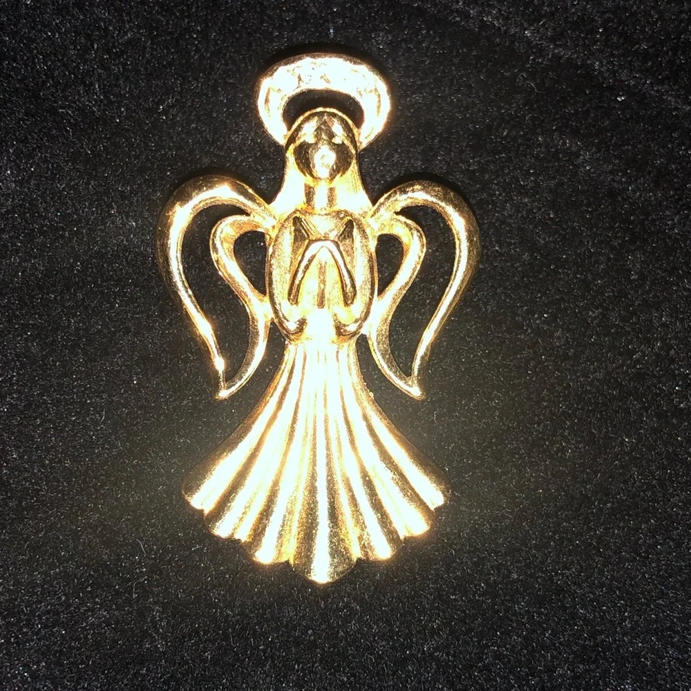 ANGEL GOLD TONE PIN WITH RHINESTONE
